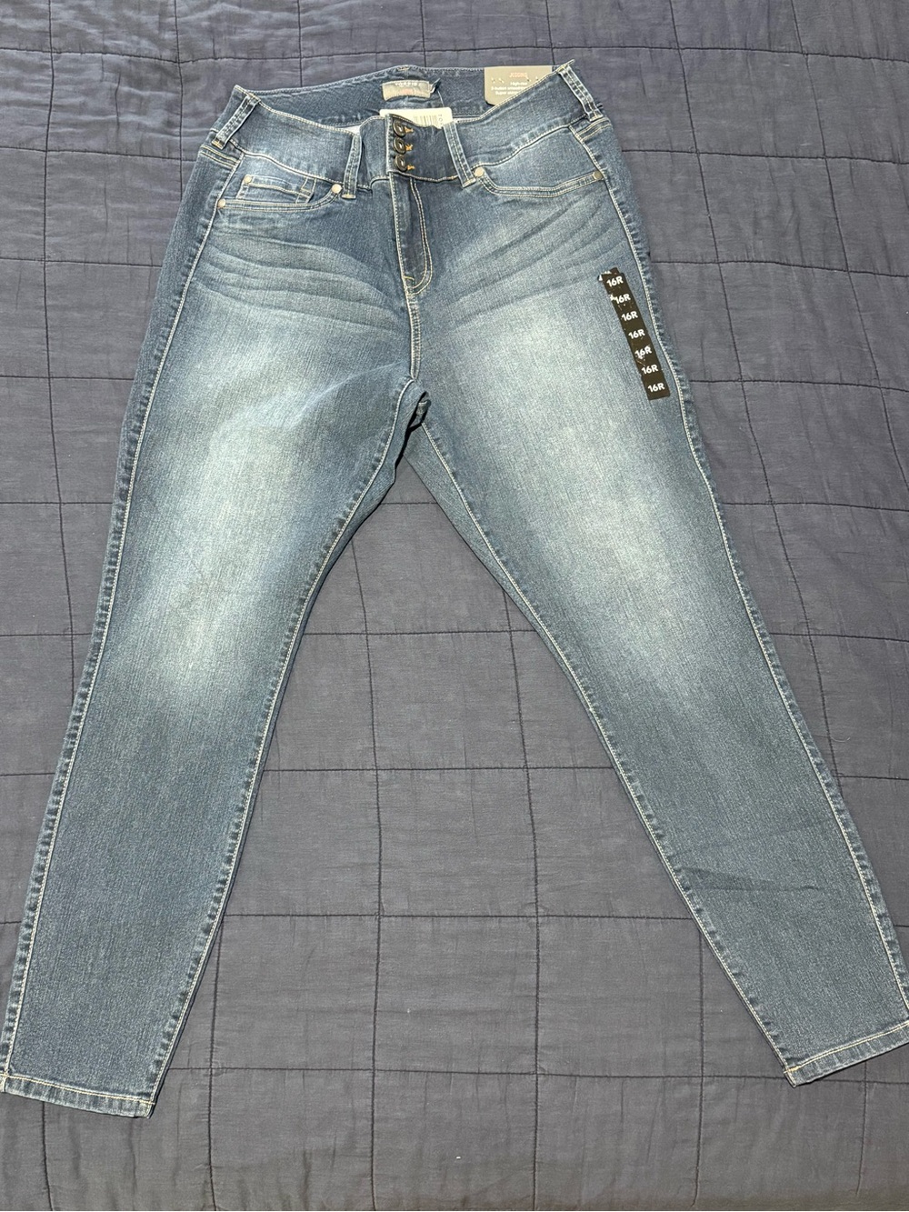 Torrid Light Blue Wash Jegging